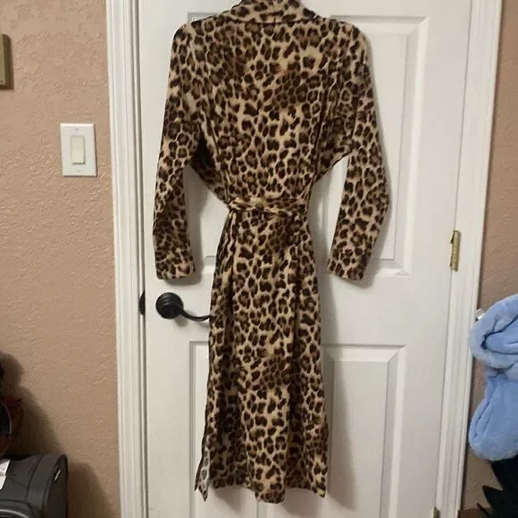 Main Strip Robe  - Picture 5 of 6